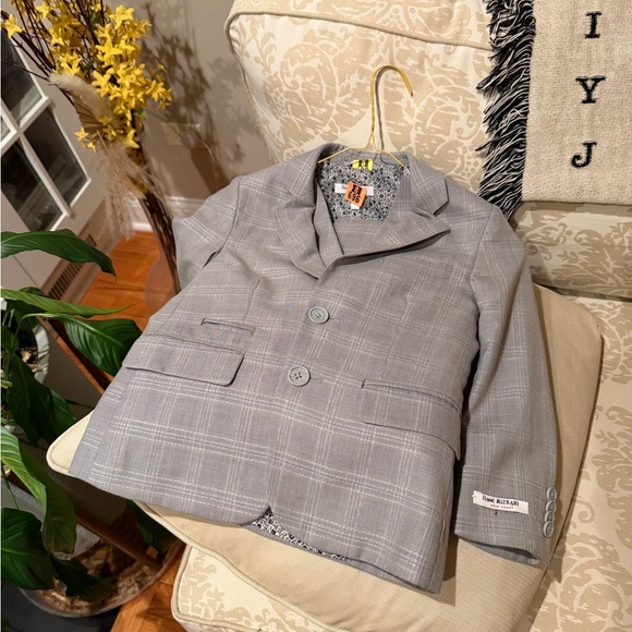 Gray Plaid Boy’s 3 Piece Suit Set Isaac Mizrahi - Picture 3 of 5